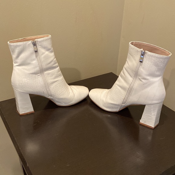 White snake skin Booties Size 10 - Picture 3 of 3
